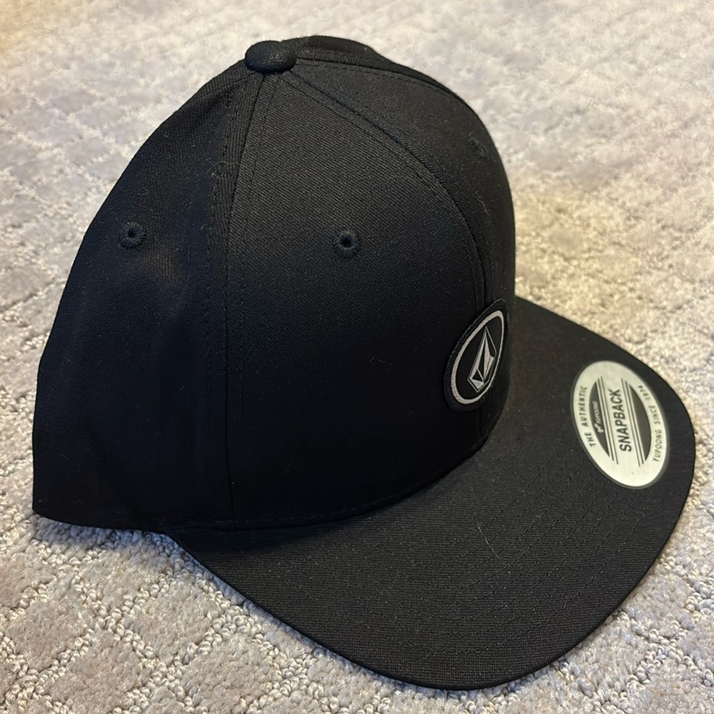 Volcom SnapBack Hat - Picture 3 of 7